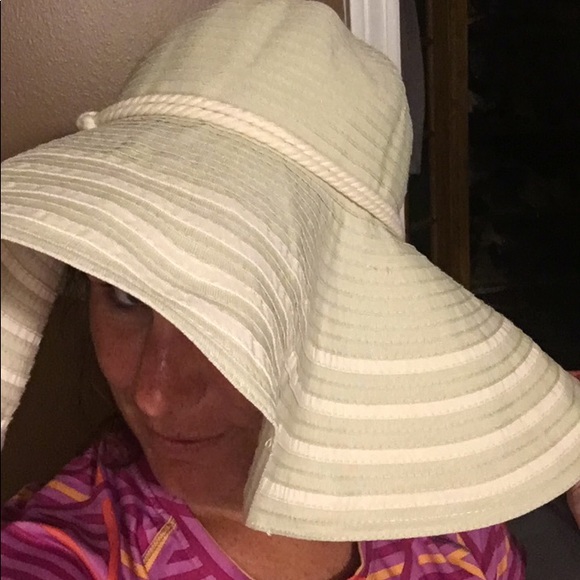 Floppy Hat NWT - Calvin Klein ☀️ - Picture 8 of 8
